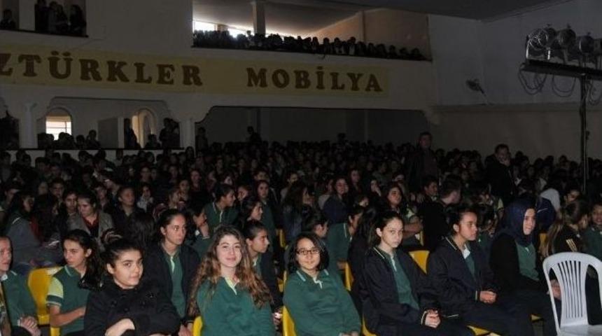 Anamur&rsquo;da Pempe Aslında Siyahtır Tiyatrosu Sahnelendi