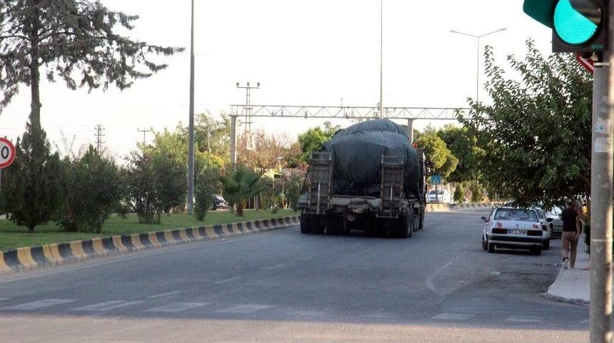 Sınır Hattına Sevkıyat S&uuml;r&uuml;yor