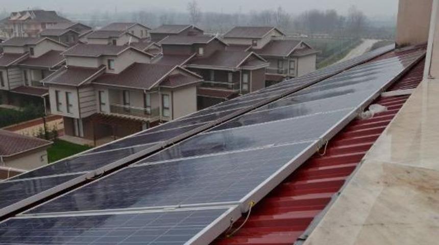 Bu Okul Kendi Enerjisini &Uuml;retiyor