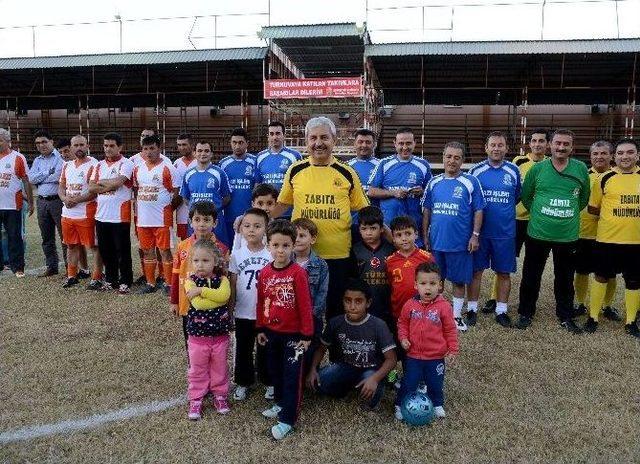 Kumluca’da Belediye Birimler Arası Futbol Turnuvası Başladı