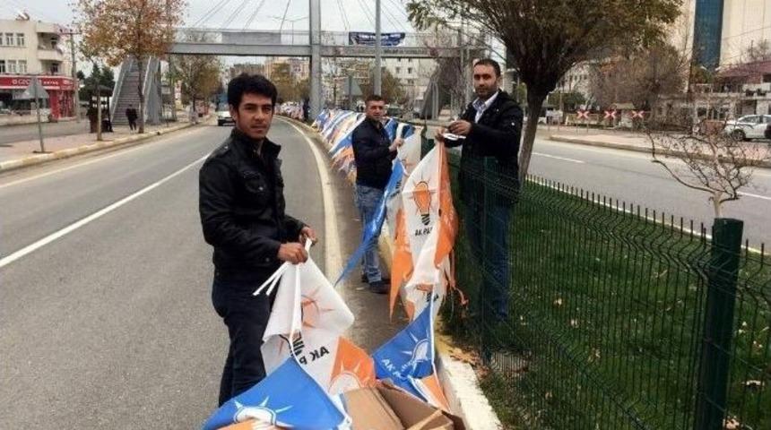 Başbakanın Gelişi &Ouml;ncesi Yollar S&uuml;sleniyor
