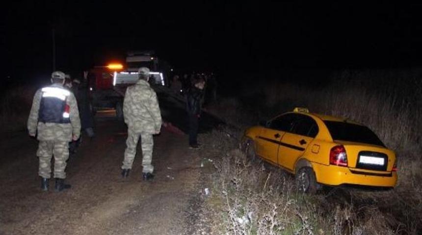 Taksi Şof&ouml;r&uuml; Boğazı Kesilerek &Ouml;ld&uuml;r&uuml;ld&uuml;