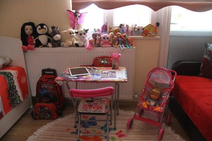 Gözyaşlarıyla Babasından Ayrılmak İstemeyen Küçük Kızın Odası Boş Kaldı G4