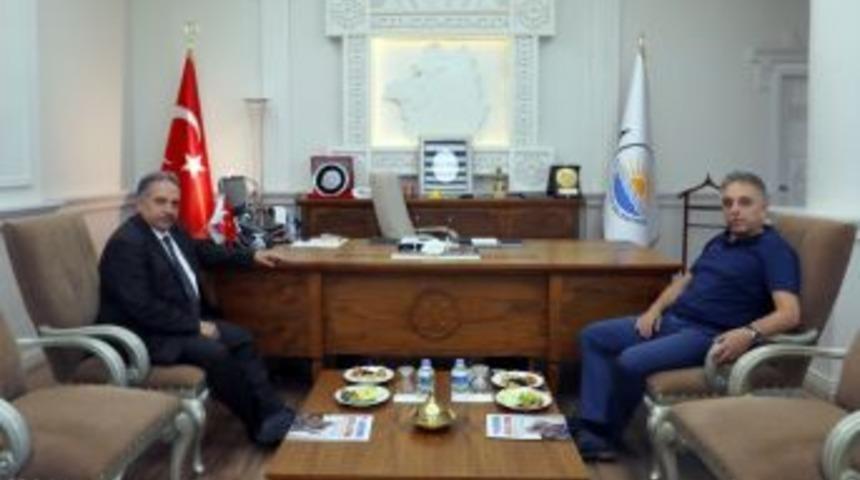 Vali Toprak Büyükşehir Belediyesini Ziyaret Etti