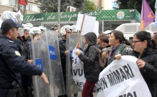 Başbakan Davutoğlu'nu Proteste Edenlere Müdahale: 6 Gözaltı