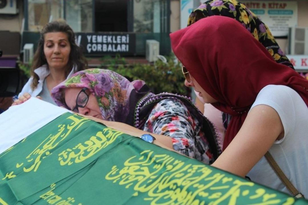 &Ouml;zel Ekiple 3 Yıl Sonra Bulunan Elektrik&ccedil;inin Cenazesi Toprağa Verildi