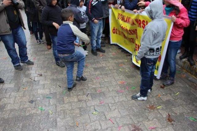 Nusaybin'de Öğrenciler Gözaltılara Karşı Yürüdü