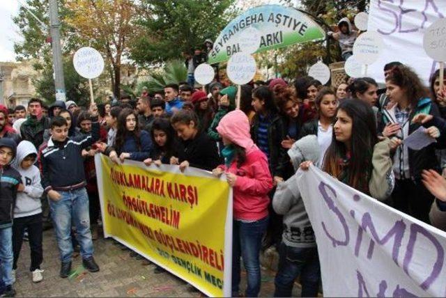 Nusaybin'de Öğrenciler Gözaltılara Karşı Yürüdü