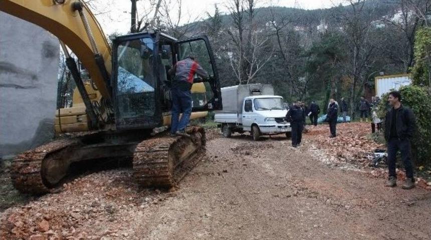 Y&uuml;r&uuml;tmeyi Durdurmaya Rağmen Ağa&ccedil; Katliamını Mahalleli Engelledi