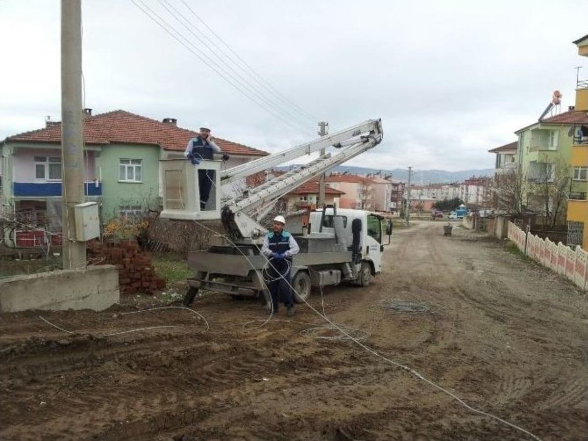 Elazığ&rsquo;da Toprak Taşıyan Kamyon Elektrik Tellerini Kopardı