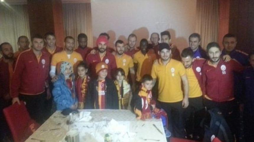 &Ouml;mer Asaf, Galatasaraylı Futbolcularla Buluştu