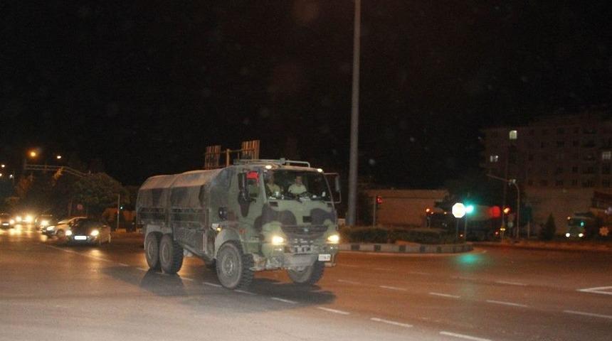 İdlib Sınırına M&uuml;himmat İle Askere Ara&ccedil; Sevkiyatı