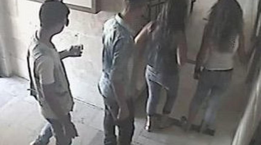 Hırsızlık Zanlıları G&uuml;venlik Kamerasında