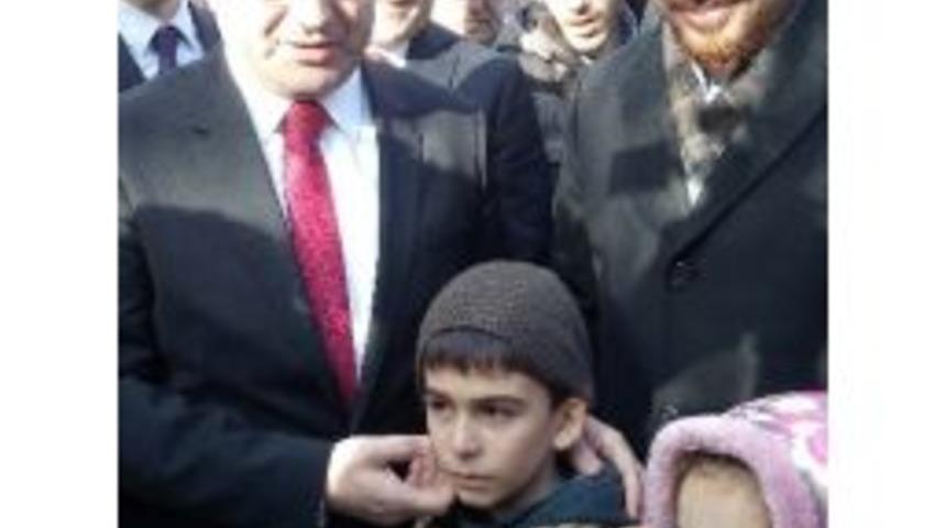 Numan Kurtulmuş&rsquo;a Sesini Duyuramayınca G&ouml;zyaşlarına Doğuldu