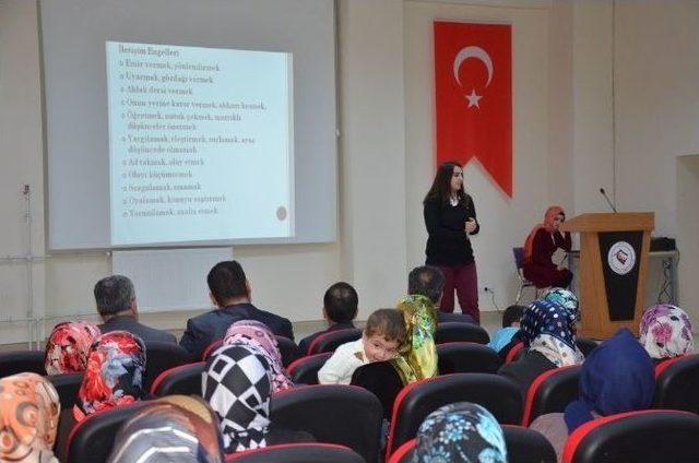 Tatvan’da “aile İçi İletişim Güçlendirme” Konferansı 2