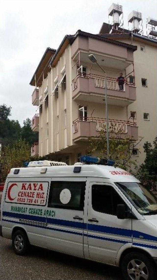 Alzheımer Hastası Yaşlı Adam, Çatı Katından Düşerek Öldü 1