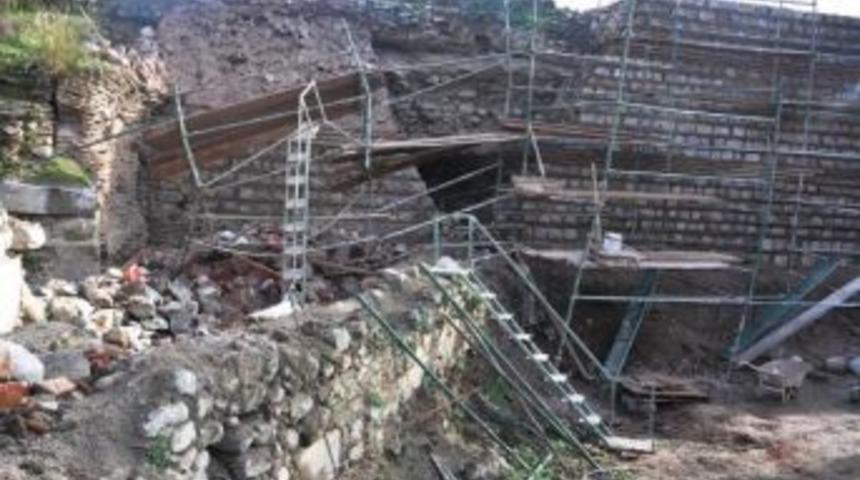 İznik'te İskele &Ccedil;&ouml;kt&uuml;: 2 İş&ccedil;i Yaralı