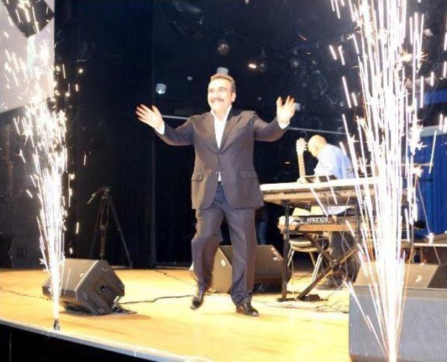 &Uuml;mit Besen Kayserili Hayranlarına S&ouml;yledi 1