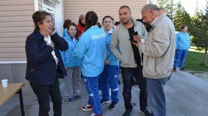 Kaybolan Dağcının Yakınları Mutlu Haberi Alınca Sevin&ccedil; &Ccedil;ığlıkları Attı