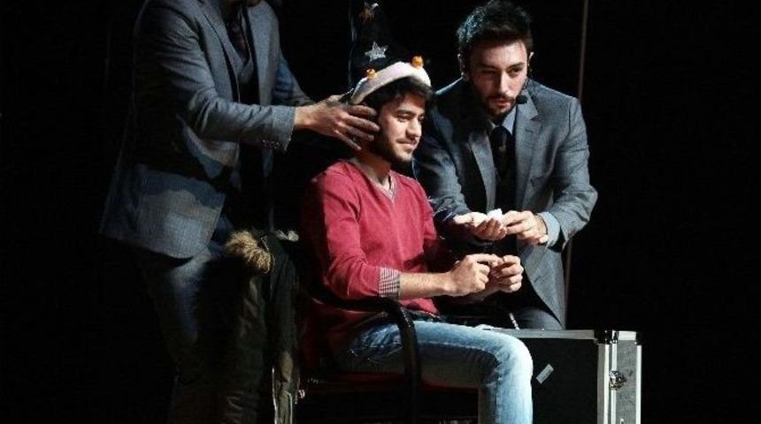 Burak Ve Kıvan&ccedil;&rsquo; Tan İll&uuml;zyon &stand Up G&ouml;sterisi