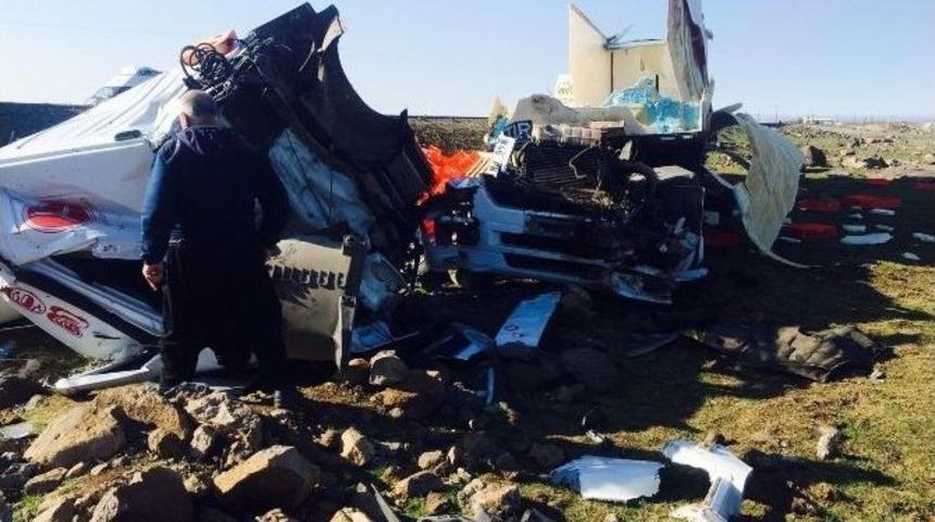 Hurdaya D&ouml;nen Tır&rsquo;dan Yaralı Kurtuldu