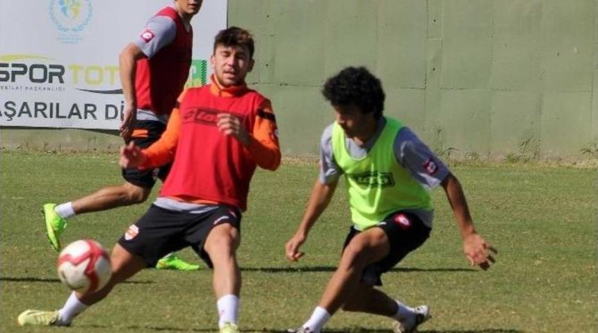 Adanaspor G&ouml;z&uuml;n&uuml; Bucaspor Ma&ccedil;ına Dikti