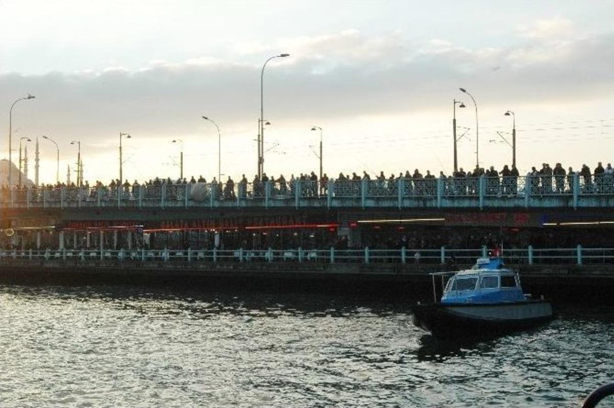 Karak&ouml;y&rsquo;de Bir Kişi Vapurdan Denize D&uuml;şt&uuml;