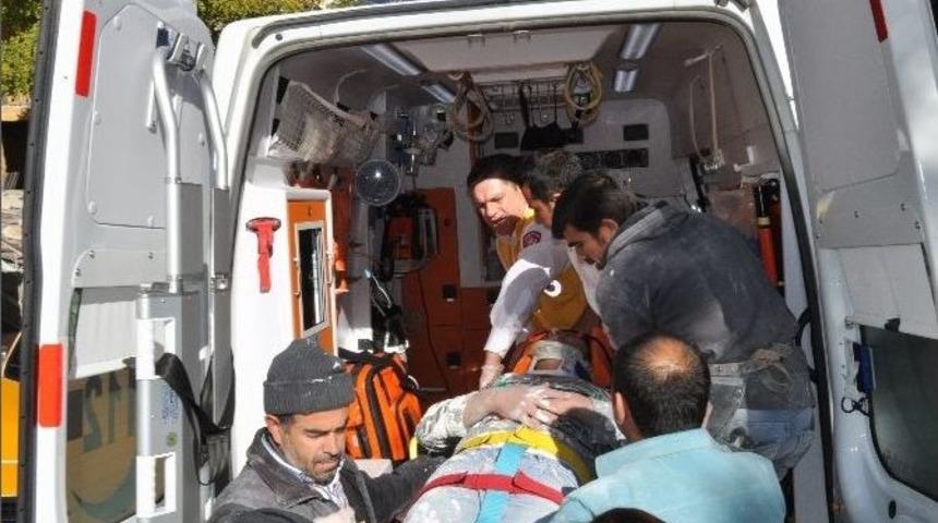 İskeleden D&uuml;şen İş&ccedil;i Yaralandı