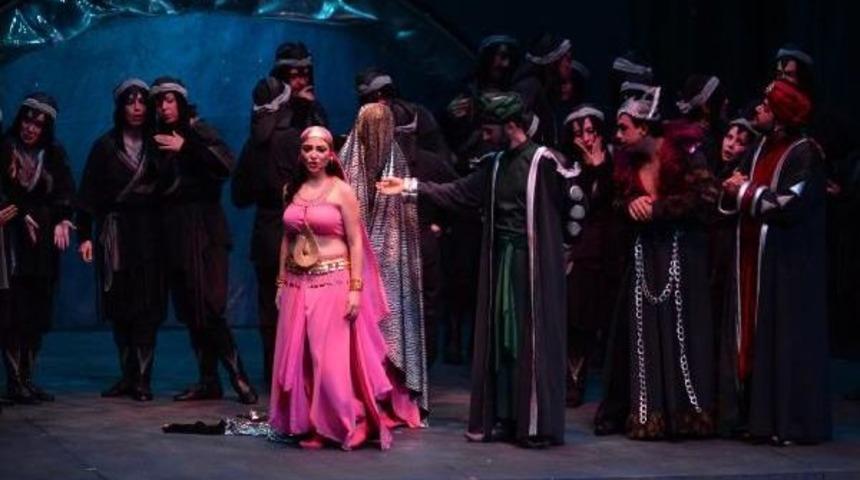 'anlat, Şehrazat' Kapalı Gişe Pr&ouml;miyerle Geldi