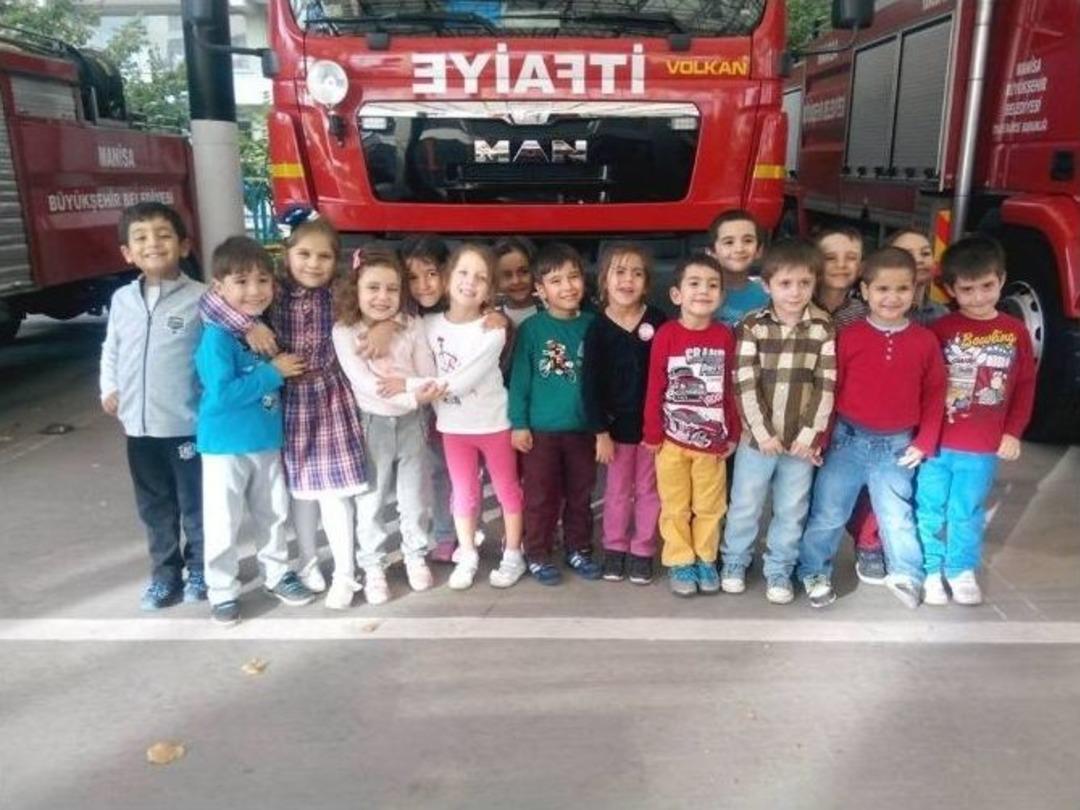 Minik İtfaiyeciler İşbaşında