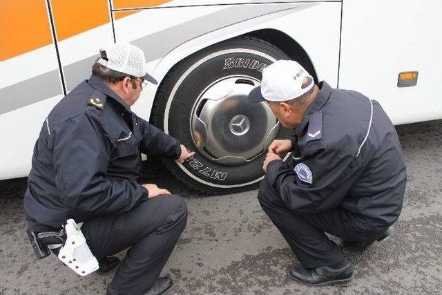 Otogarda ’kış Lastiği’ Denetimleri Devam Ediyor 1
