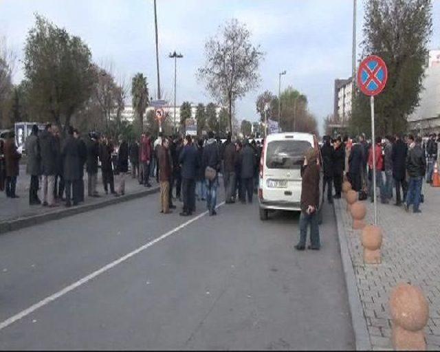 Emniyete Çıkan Bazı Yollar Trafiğe Kapatıldı