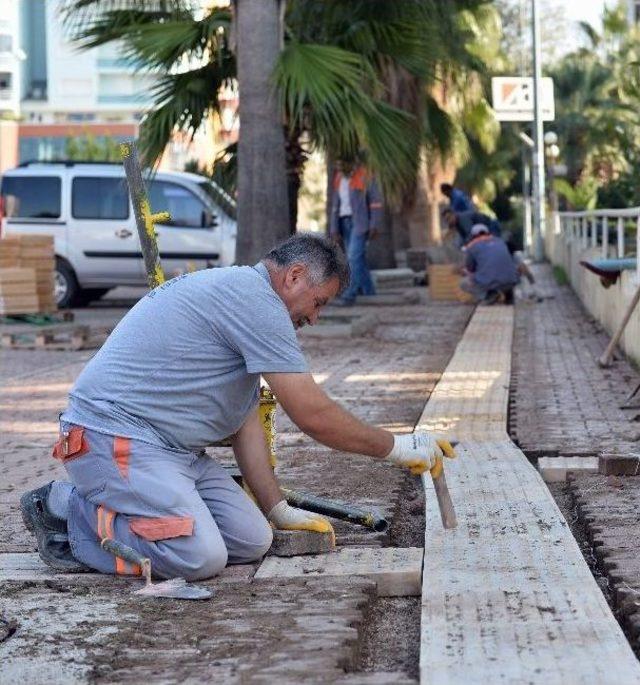 Muratpaşa Belediyesi’nden Kaldırım Ve Yol Çalışması