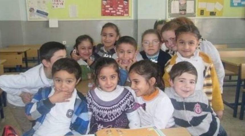 Suriyeli &Ouml;ğrenciler, Eğitime Kazandırılıyor