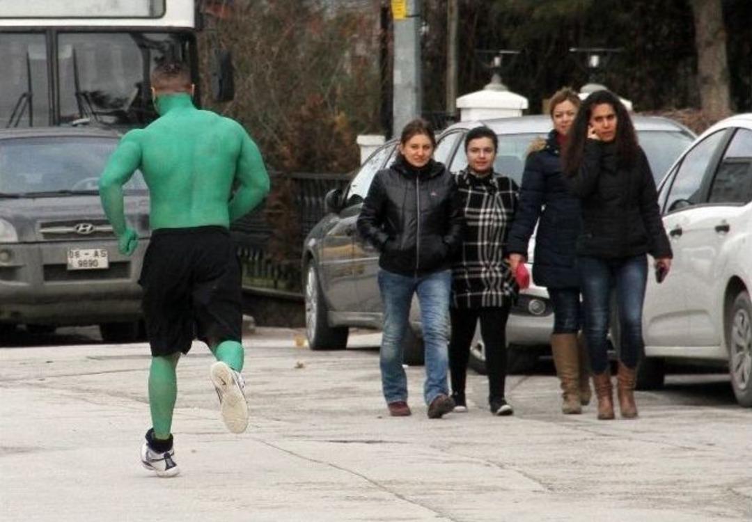 (&ouml;zel Haber) S&uuml;per Kahraman Hulk Başkent Sokaklarında