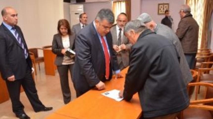 Başkan &Ouml;zg&uuml;ven Halk G&uuml;n&uuml;nde Sorunları Dinledi