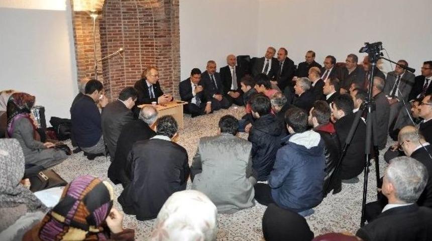 Prof. Dr. Tarhan, İnce Minare Medresesinde Ders Verdi