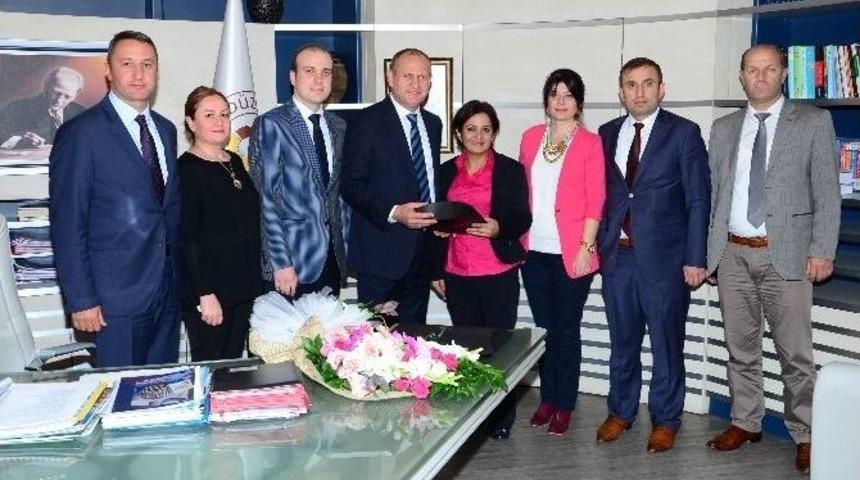 Başkan Keleş&rsquo;e S&uuml;rpriz Kutlama