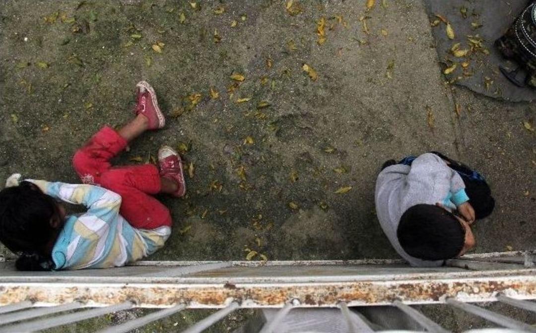 Ailesinin Dilendirdiği &Ccedil;ocuklar G&ouml;zyaşlarına Boğuldu