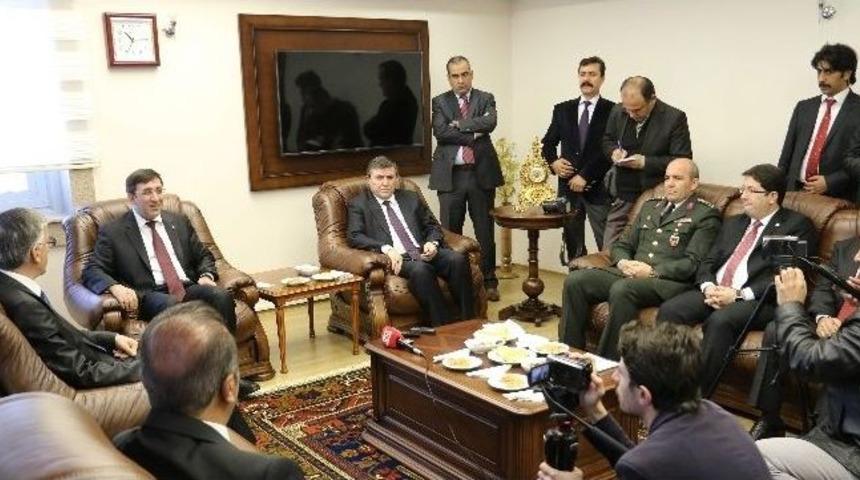 Bakan Yılmaz, Başkan Yazgı&rsquo;yı Ziyaret Etti