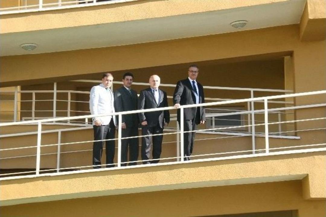 Vali Huzur Evi Ve Sevgi Evlerini Gezdi