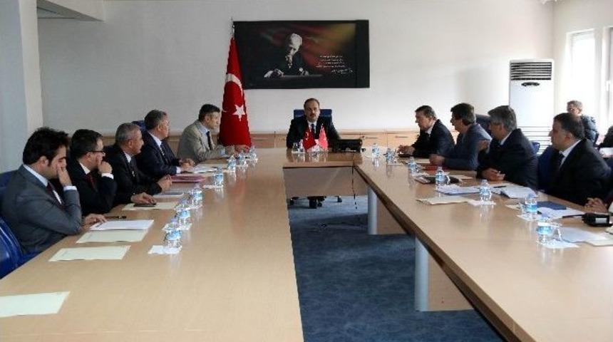 Hakk&acirc;ri&rsquo;de &lsquo;karla M&uuml;cadele&rsquo; Toplantısı