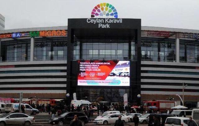 Diyarbakır&rsquo;da AVM&rsquo;nin tavanı &ccedil;&ouml;kt&uuml; 2