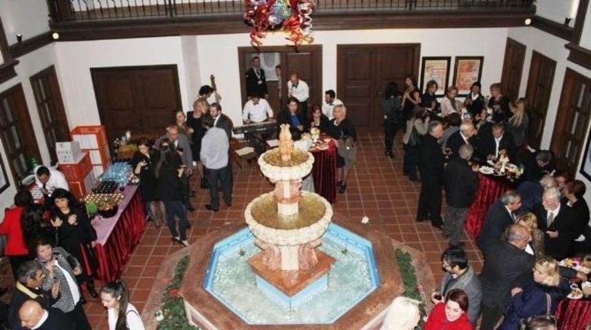 Cam Sanat&ccedil;ısı Sevgi Taner&rsquo;den Kadın &lsquo;iz&rsquo;leri Sergisi