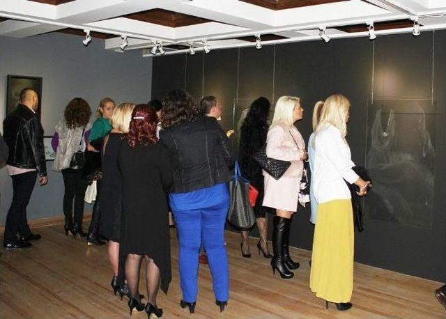 Cam Sanat&ccedil;ısı Sevgi Taner&rsquo;den Kadın &lsquo;iz&rsquo;leri Sergisi 2