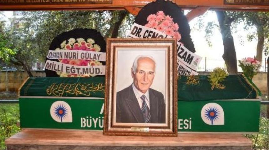 Vasiyeti &Uuml;zerine Kabrinin Başucuna Zeytin Fidanı Dikildi