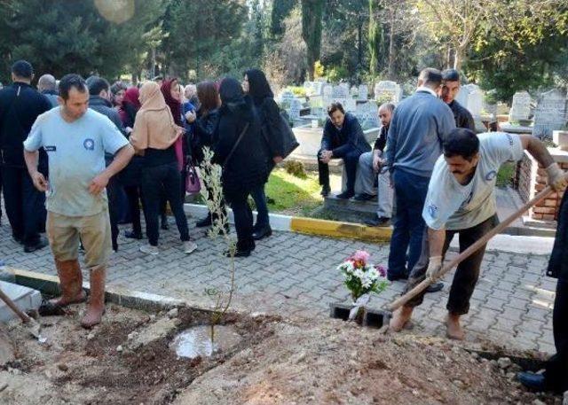 Vasiyeti &Uuml;zerine Kabrinin Başucuna Zeytin Fidanı Dikildi 2