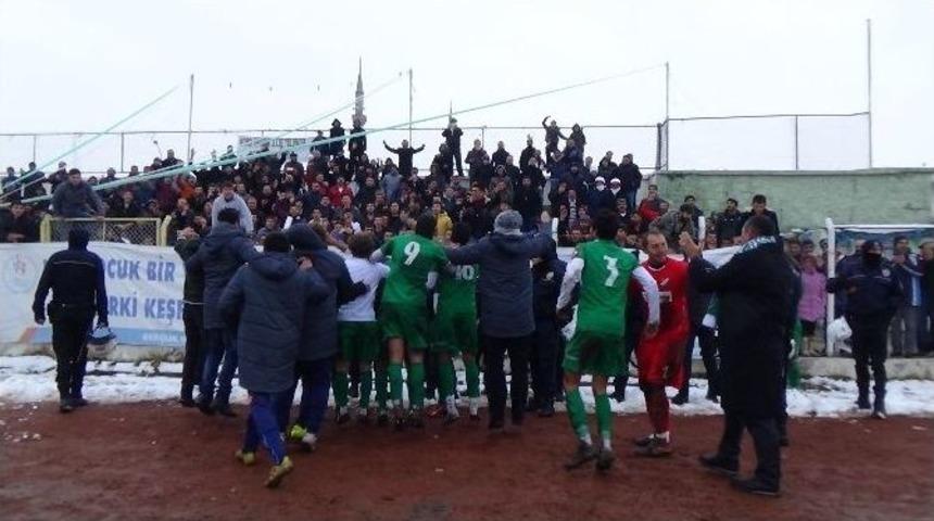 Karsspor: 3 Beşikd&uuml;z&uuml;spor: 2