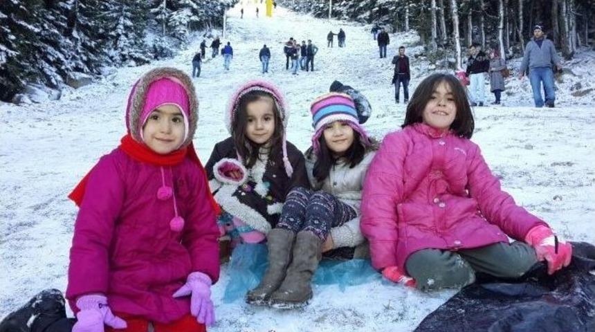 Bir Avu&ccedil; Karda Kayak Keyfi