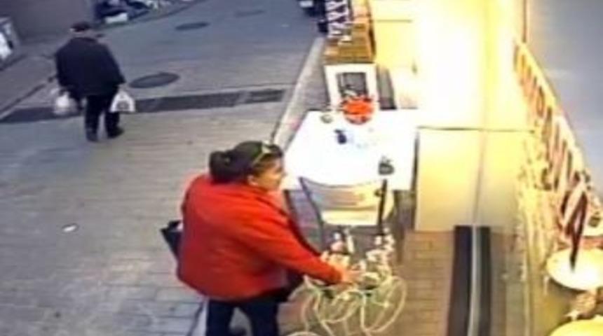 S&uuml;s Bisikletini &Ccedil;alarken Kameralara Yakalandı